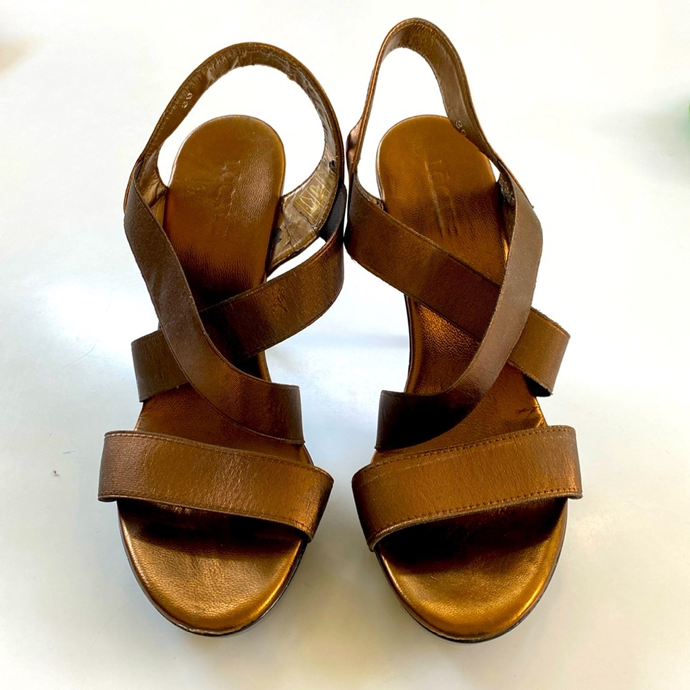 Bronze strappy pumps